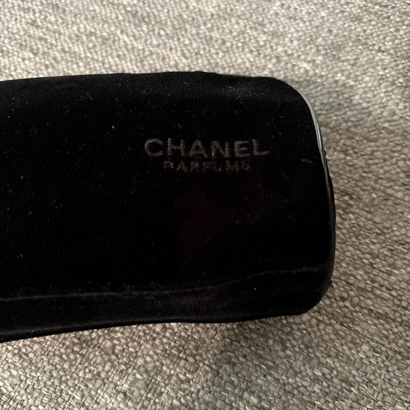 EUC CHANEL COSMETIC BAG - Picture 9 of 12